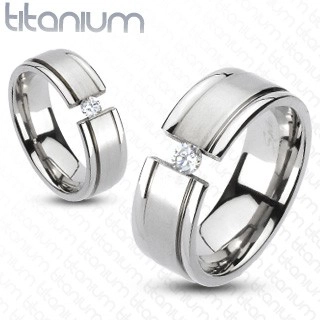 Prsten z titanu - rozseklý prsten, třpytivý zirkon - Velikost: 57