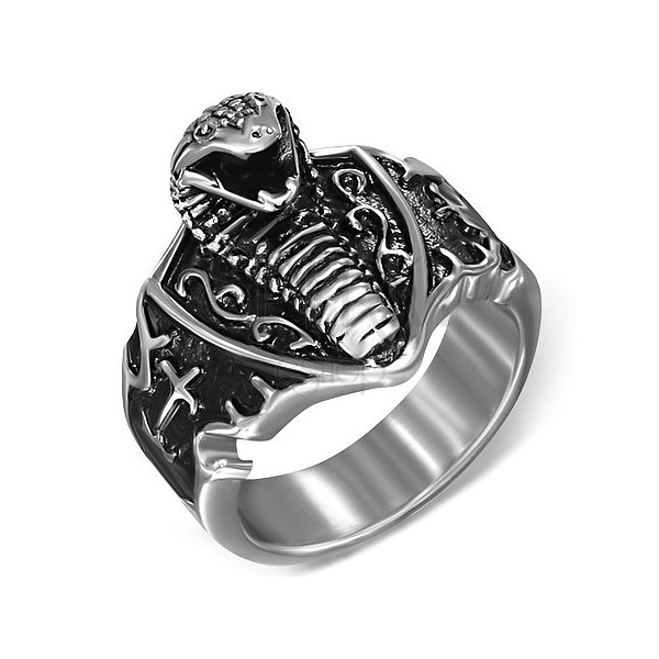 Prsten z oceli - útočící kobra na štítu