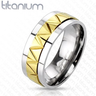 Titanový prsten s cik-cak vzorem zlaté barvy - Velikost: 60