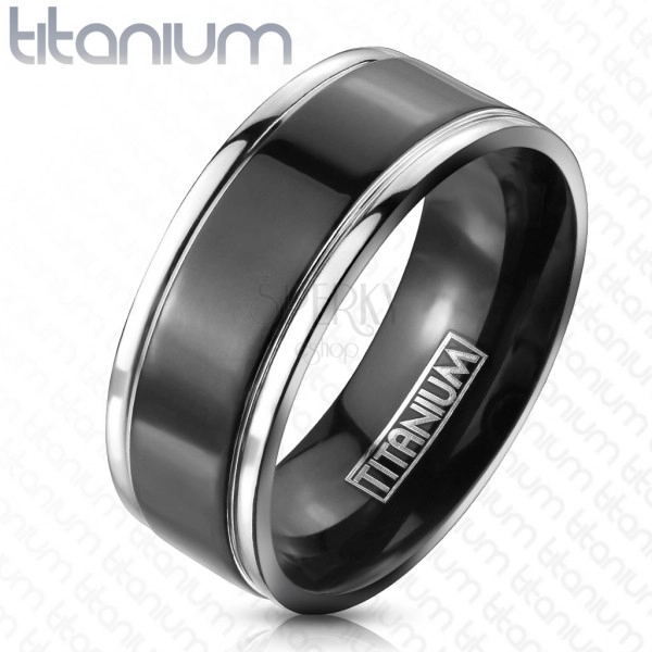 Titanový prsten s černým středem a okraji stříbrné barvy