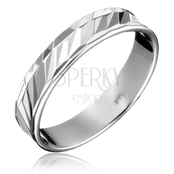 Stříbrný prsten 925 - diagonální prohlubně, členitý obvod