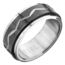 Prsten z oceli - pohyblivý černý pás ve středu, cik-cak vzor