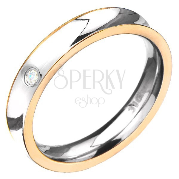 Ocelový prsten - prohloubený se zlatou barvou po stranách, čirý zirkon