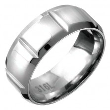 Ocelový prsten - obroučka se seříznutými hranami a příčnými zářezy