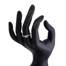 Stříbrný prsten 925 - kulatý zirkon v objímce a zirkonky po stranách