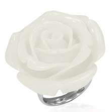 Ocelový prsten - bílá rozkvetlá pryskyřičná růže